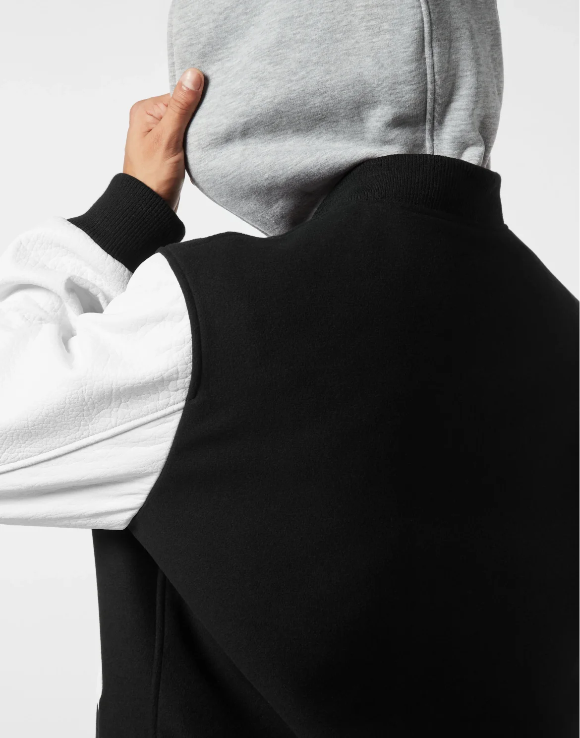 Hooded Varsity Bomber with Leather Sleeves Greatness, цвет: Черный