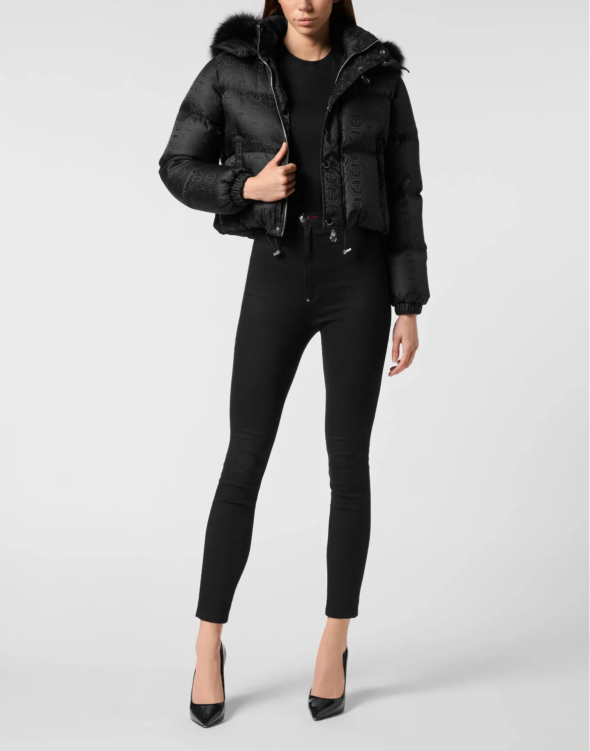 Cropped Nylon Down Jacket Monogram with Fox Fur, цвет: Черный
