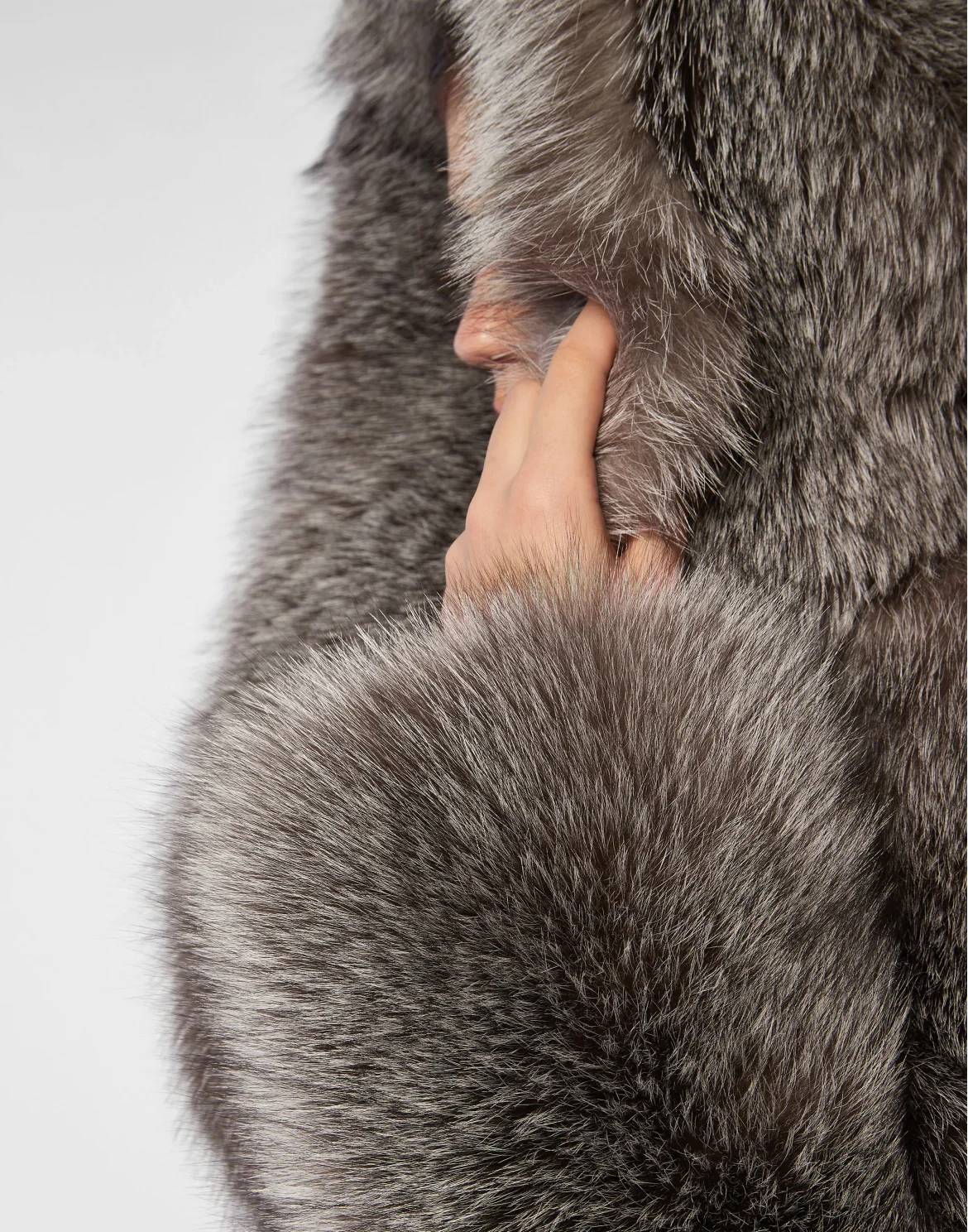Fox Fur Hooded Short Jacket, цвет: Серый
