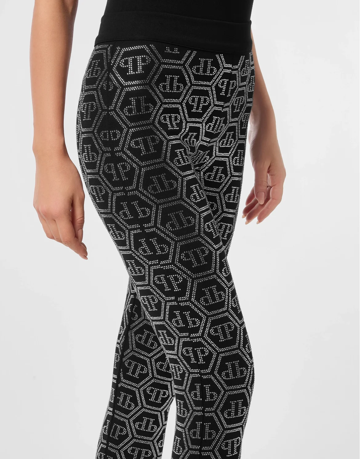 Leggings Monogram Strass, цвет: Черный
