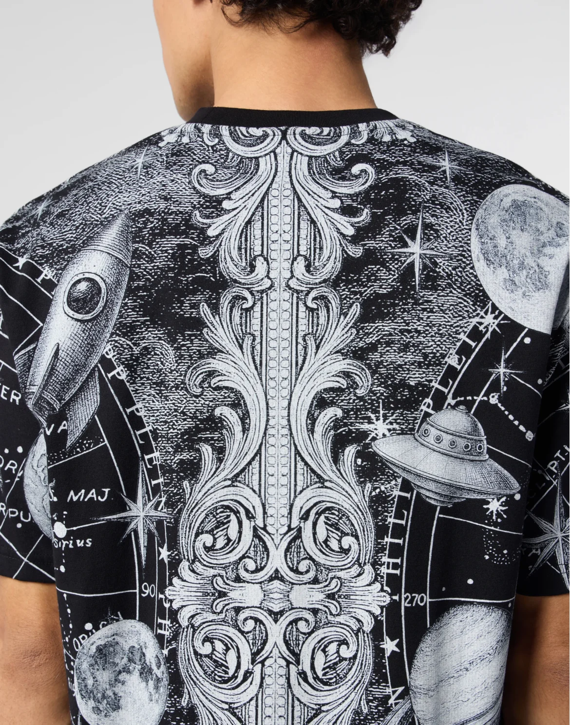 Round Neck T-Shirt All-Over Zodiac, цвет: Черный