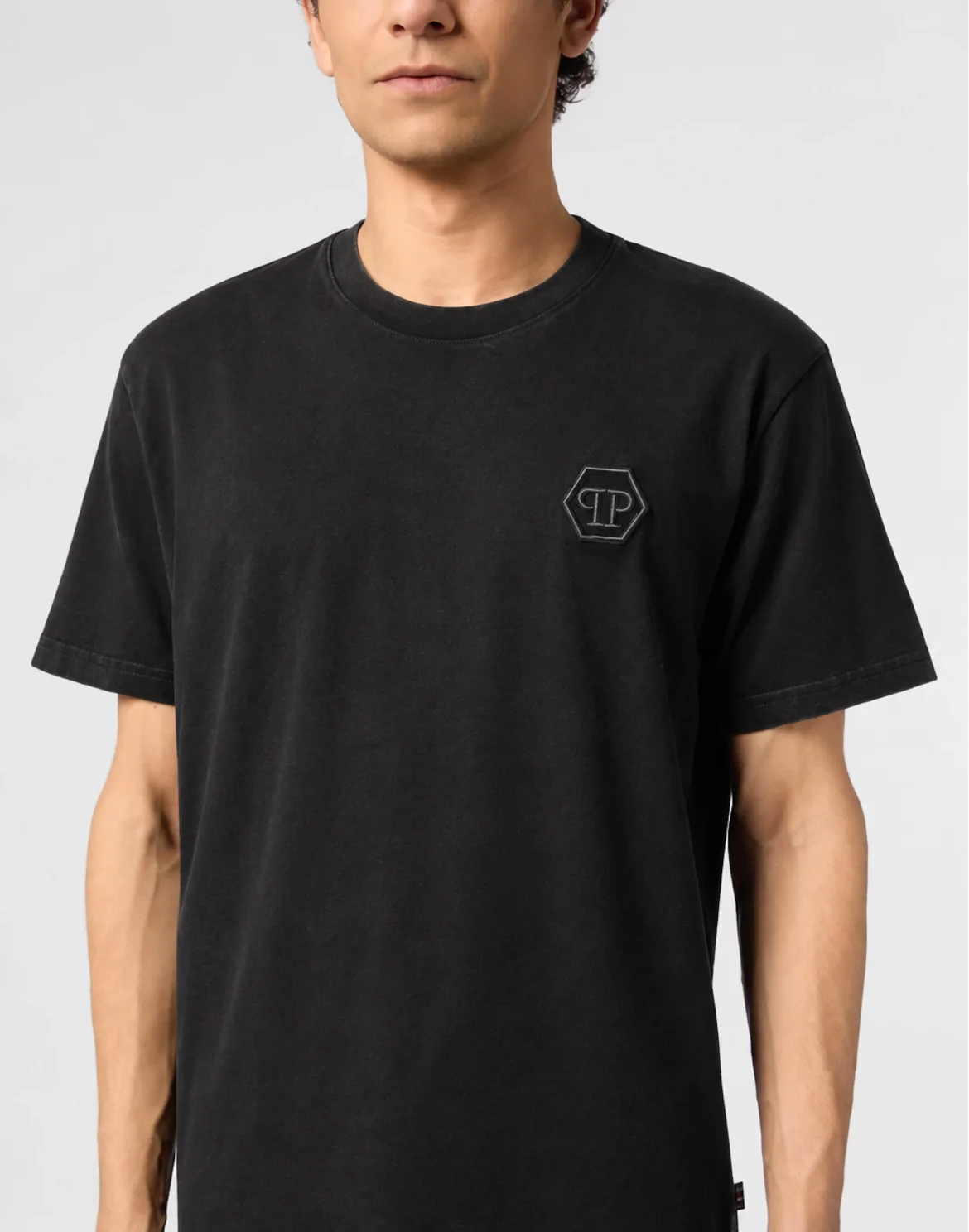Round Neck T-Shirt Embroidery Hexagon, цвет: Черный