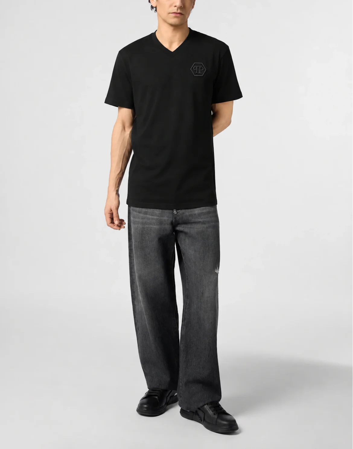 V-Neck T-Shirt Embroidery Hexagon, цвет: Черный