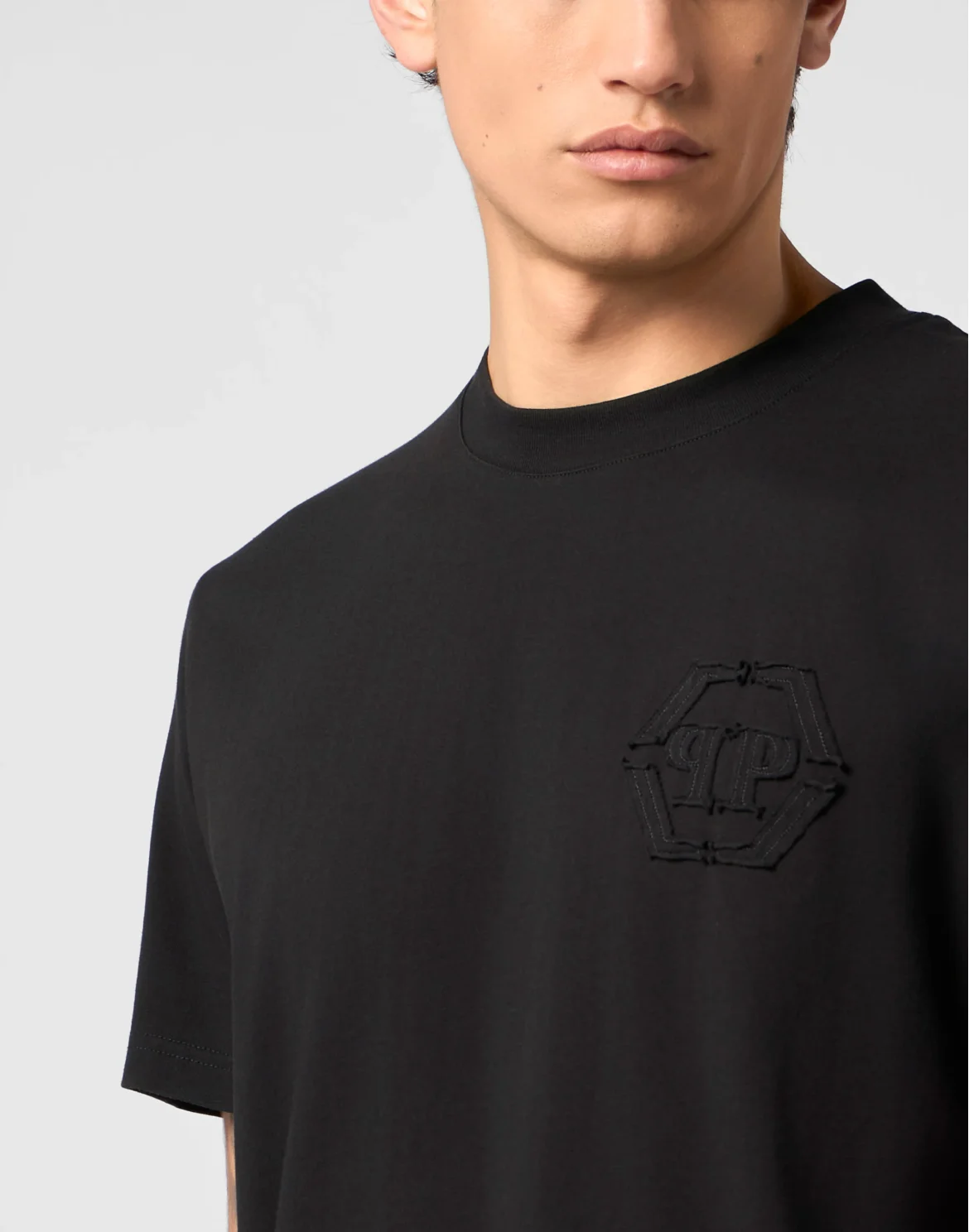 Round Neck T-Shirt Raw Edge Monogram Monogram, цвет: Черный