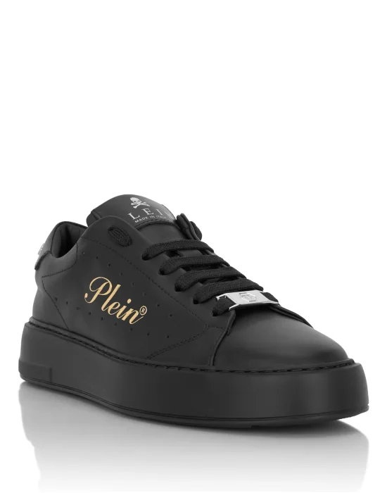 Low-Top Sneakers Signature
