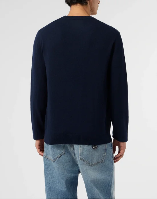Round Neck Pullover Greatness