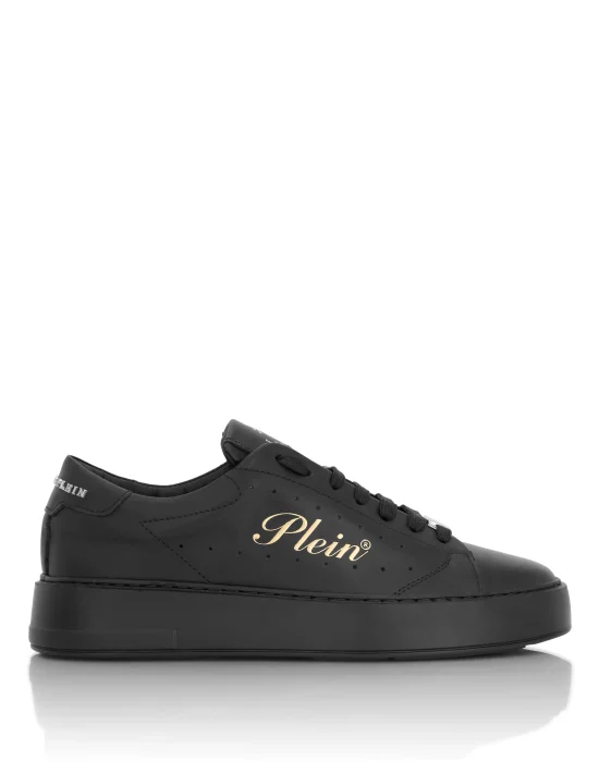 Low-Top Sneakers Signature