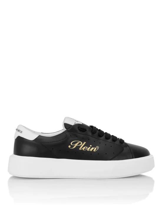 Low-Top Sneakers Signature