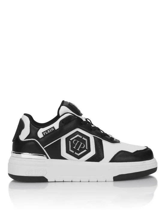 Low-Top Sneakers SK8R